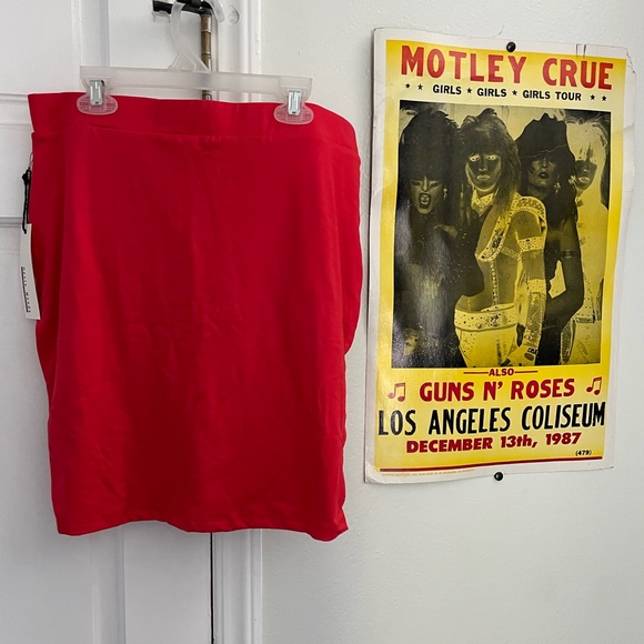 Haute Monde soft bright red mini skirt size large - Picture 4 of 4